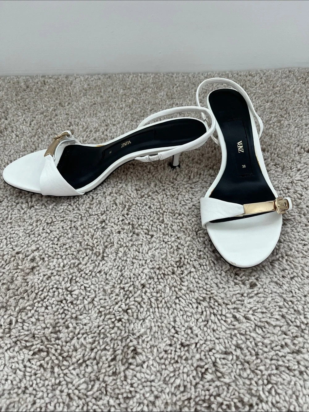 Zara White Leather Slingback Sandals with Gold Buckle Detail - Picture 2 of 6